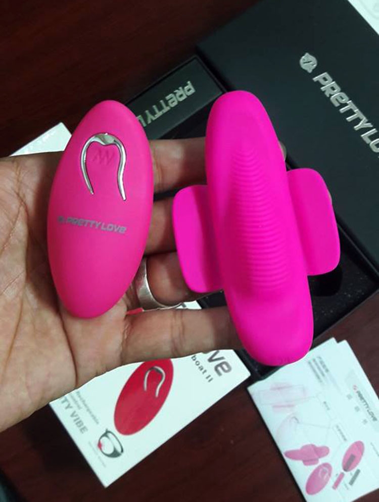 Bướm rung dán quần chíp PrettyLove điều khiển xa cao cấp