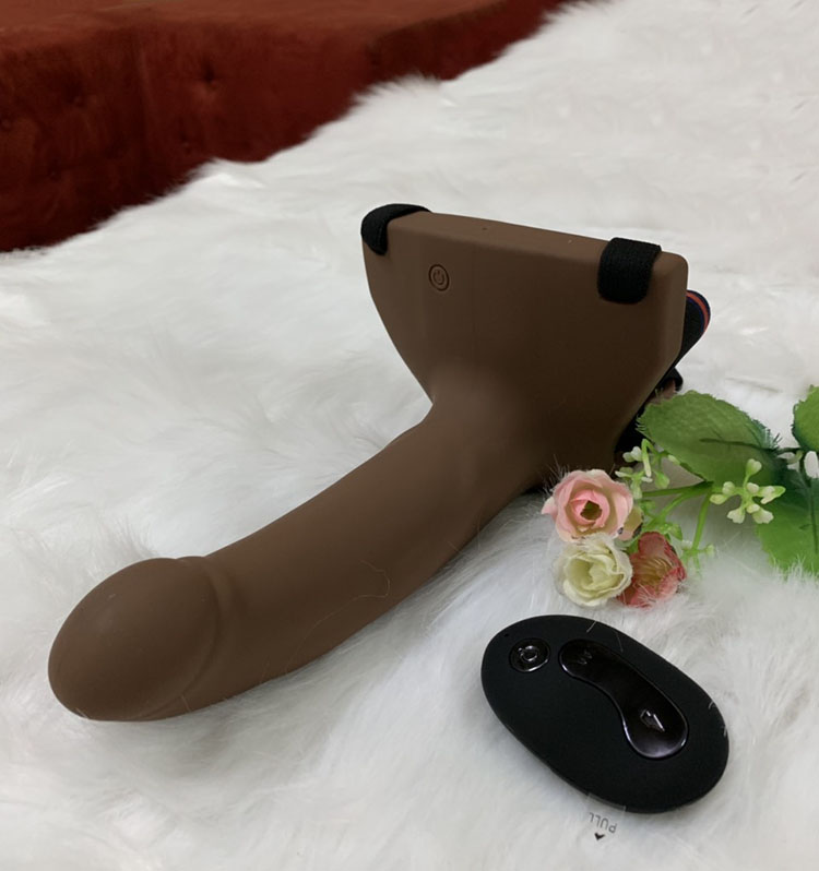 Dây đeo dương vật rỗng rung điều khiển từ xa hấp dẫn
