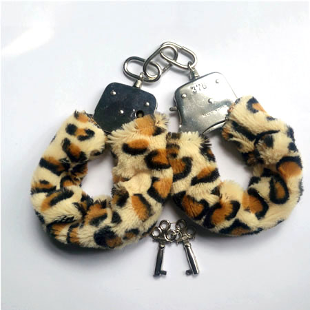 Còng tay hợp kim đệm bông siêu bền an toàn giá tốt