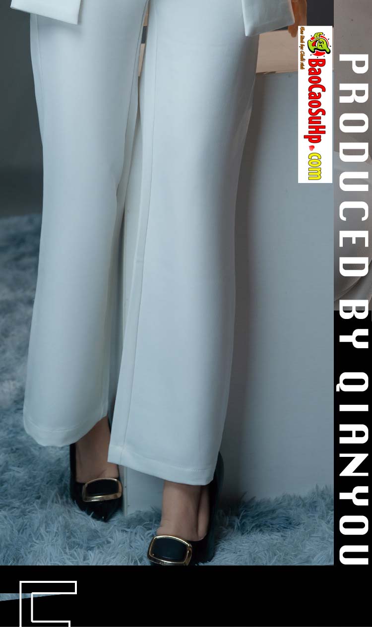 Búp bê tình dục Layla 1m58 thân TPE Đầu silicone Quyến rũ Hiện đại Sành điệu