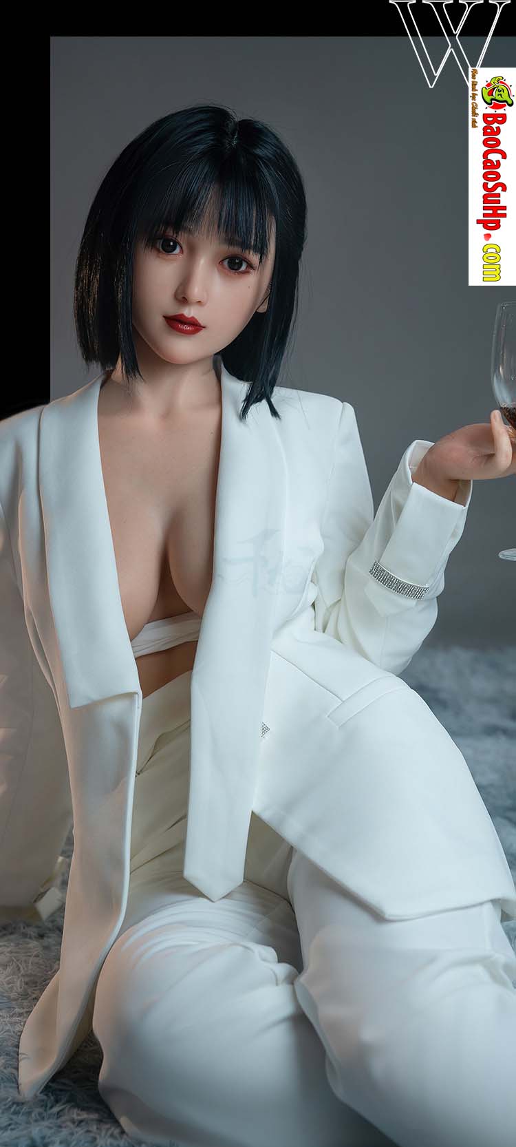 Búp bê tình dục Layla 1m58 thân TPE Đầu silicone Quyến rũ Hiện đại Sành điệu