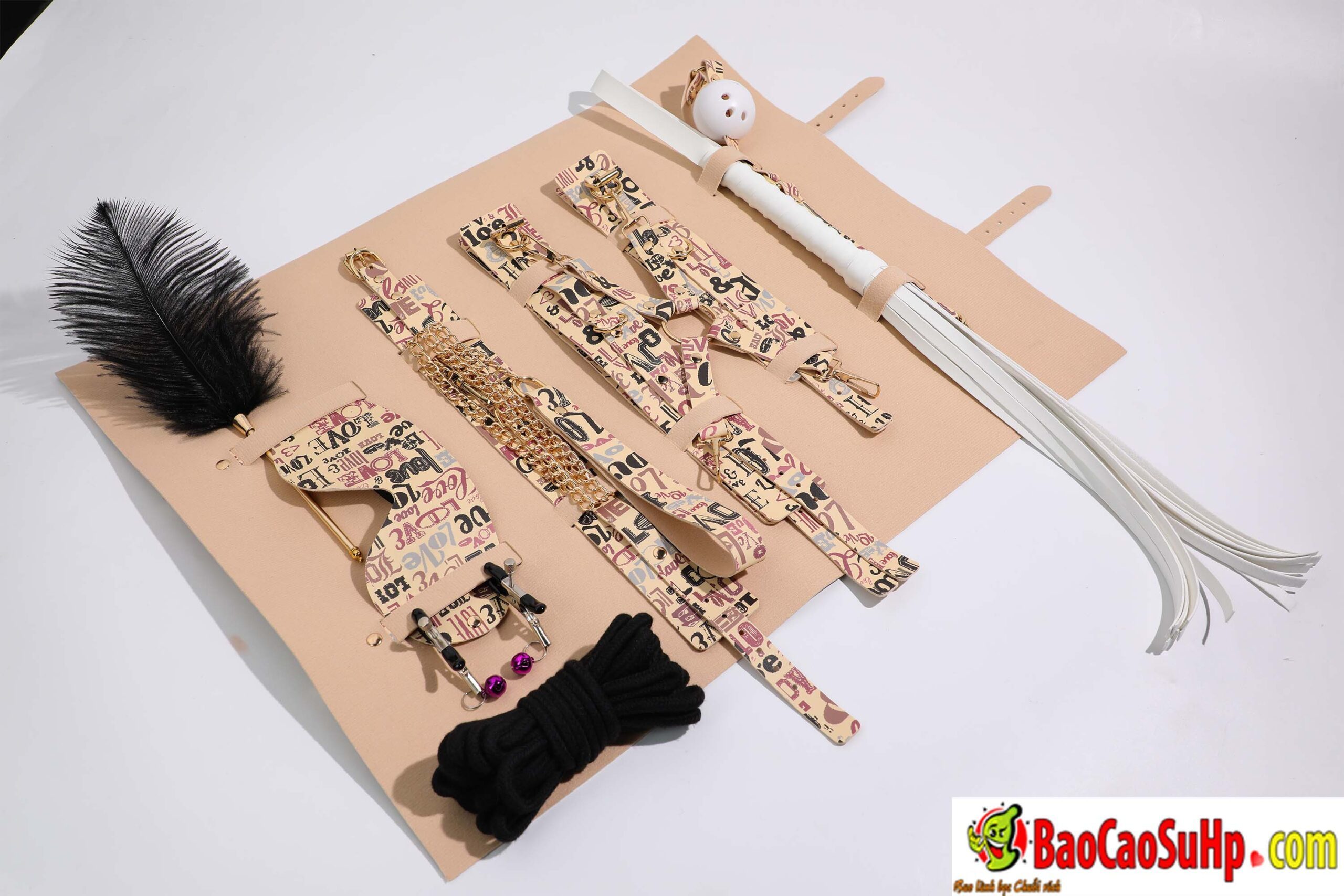 anh chup bo BDSM Mizzzee Love Retro 4 scaled - Bộ BDSM Mizzzee Love Retro đẹp độc phong cách 12 món