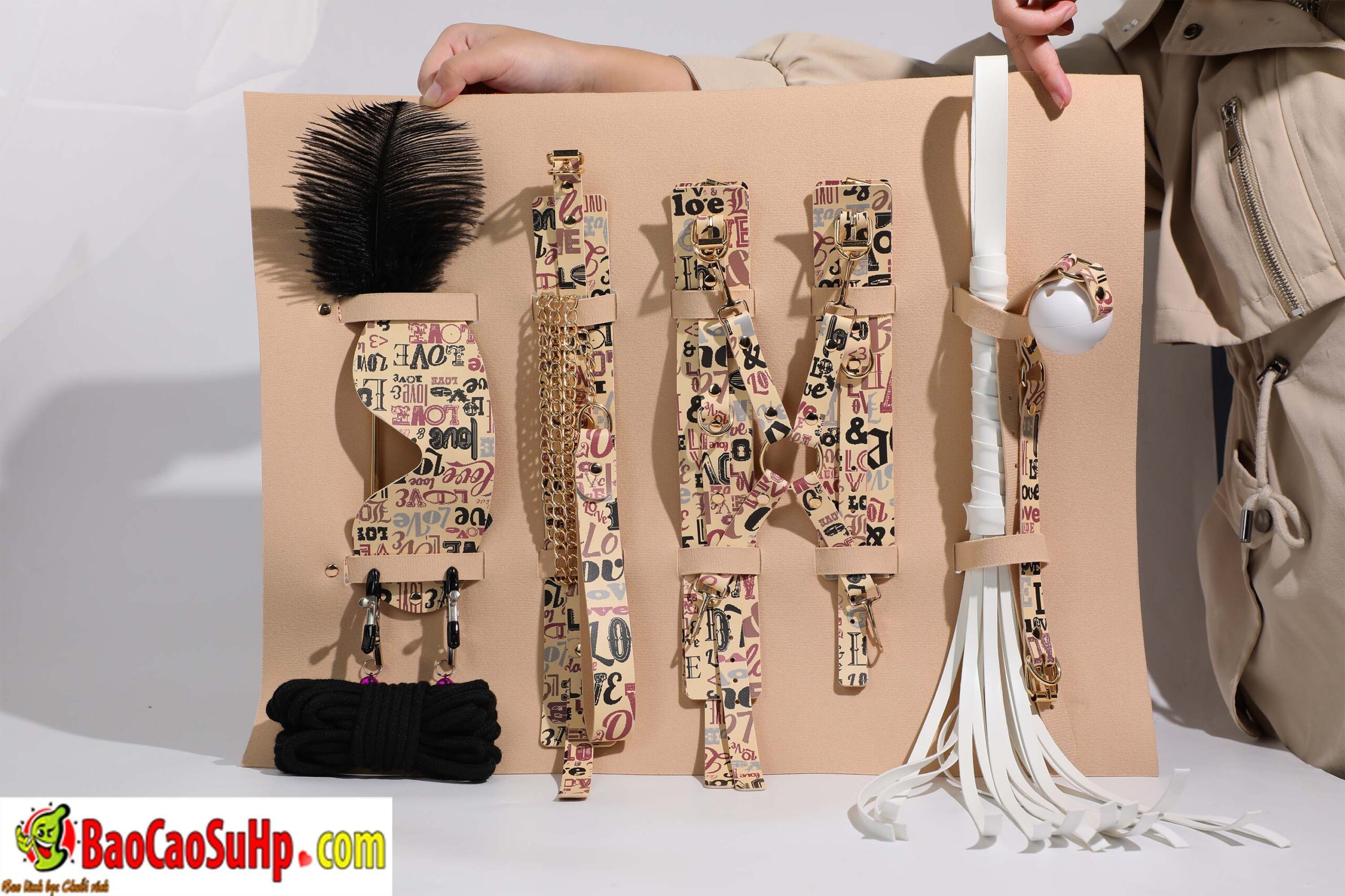 anh chup bo BDSM Mizzzee Love Retro 5 scaled - Bộ BDSM Mizzzee Love Retro đẹp độc phong cách 12 món