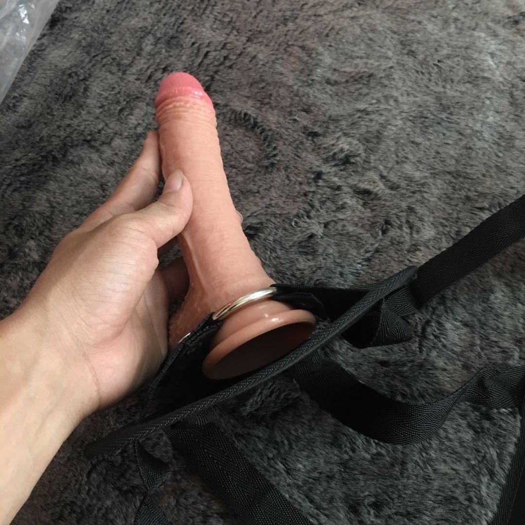 Dương Vật Silicon Siêu Mềm Mịn Như Thật Kèm Dây Đeo USA Giá Tốt