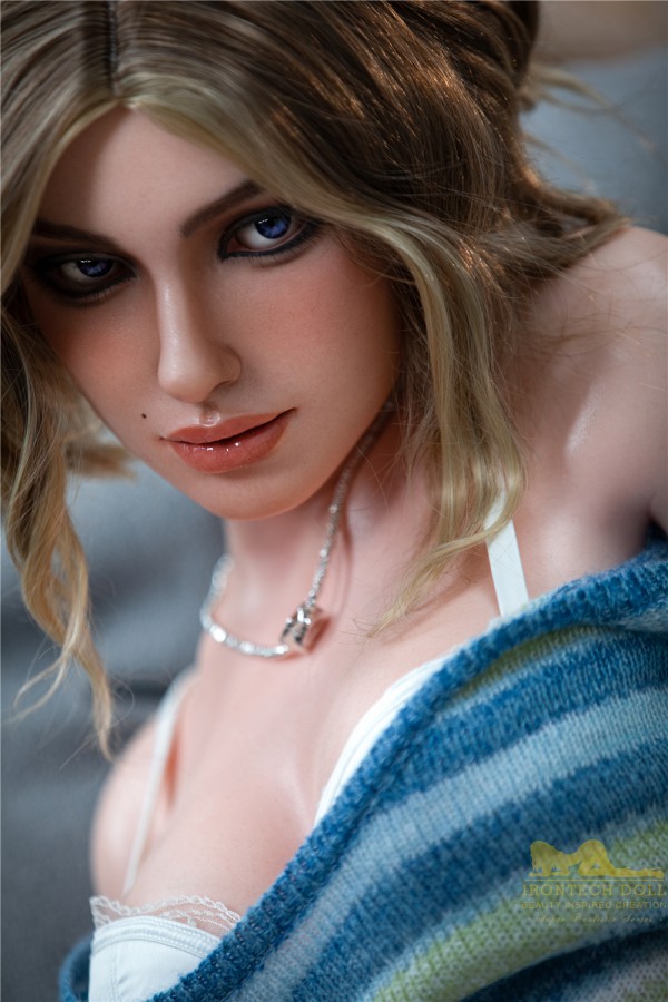 Búp bê tình dục IronTech Doll LuNa 152cm da tự nhiên mềm mại