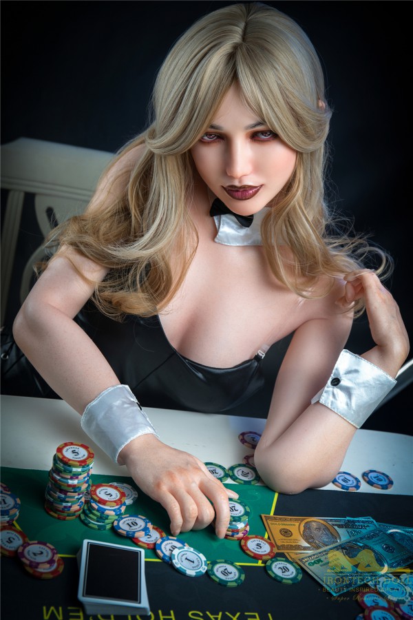 Búp bê IronTech Doll Celine 168cm silicon y tế thật như người