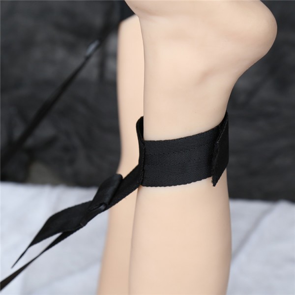 Bộ Bạo Dâm Khóa Chân Siêu Bền Phong Cách Độc Lạ Sẵn Hàng