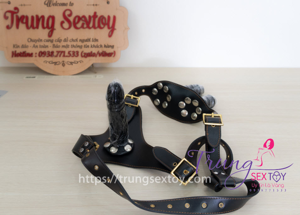 Lesbian Strap-On Triple Dildo Adjustable Leather Harness