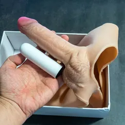 Dương vật giả liền quần silicon có rung tăng khoái cảm Les 
