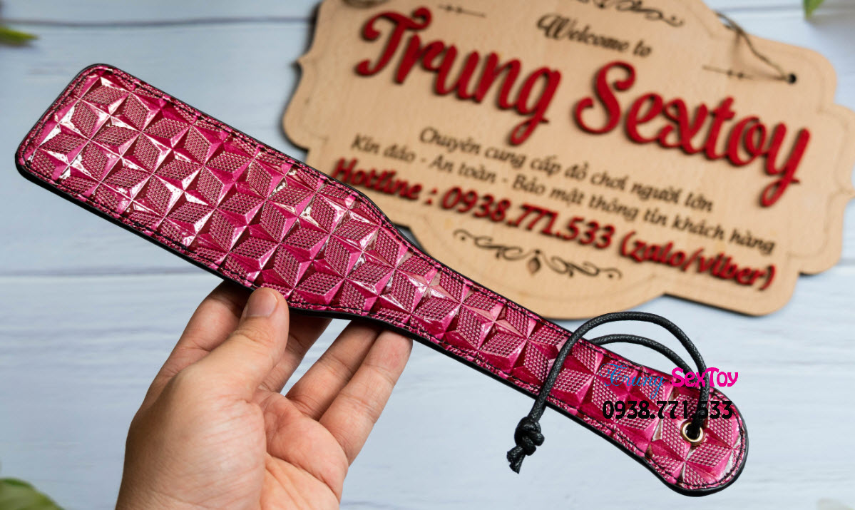 Roi quất mông BDSM kích thích Sub lên đỉnh thỏa mãn