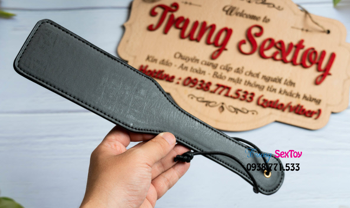 Roi quất mông BDSM kích thích Sub lên đỉnh thỏa mãn