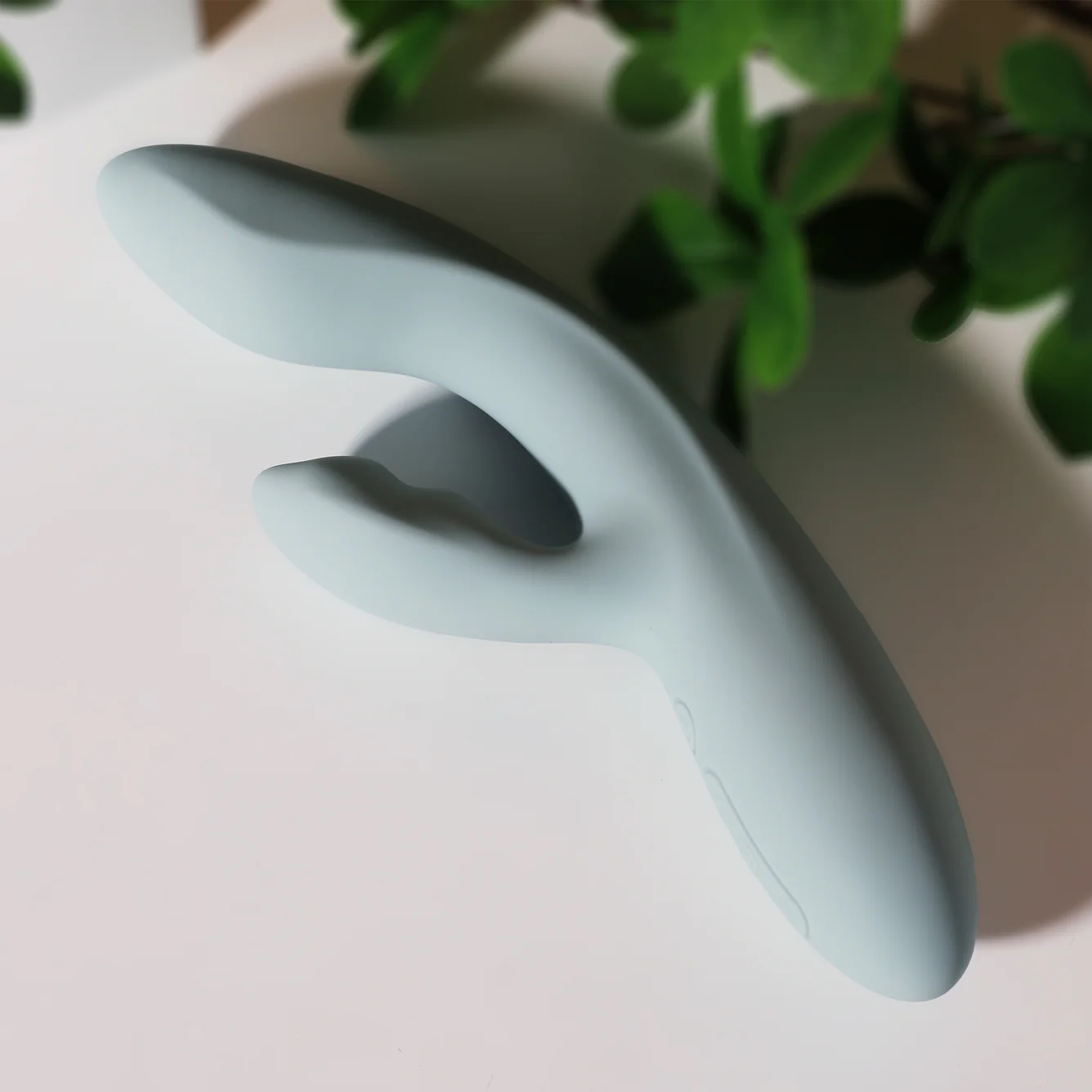 Máy rung điều khiển app sưởi ấm Svakom Chika silicon y tế 5+1 chế độ rung