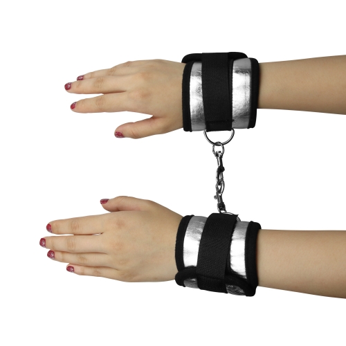 Bộ còng tay Lovetoy mềm mại an toàn khóa dán dây đai nhung satin
