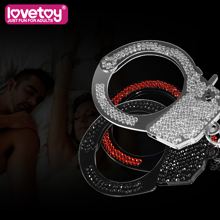 Còng tay tình yêu hợp kim Lovetoy cho phòng the