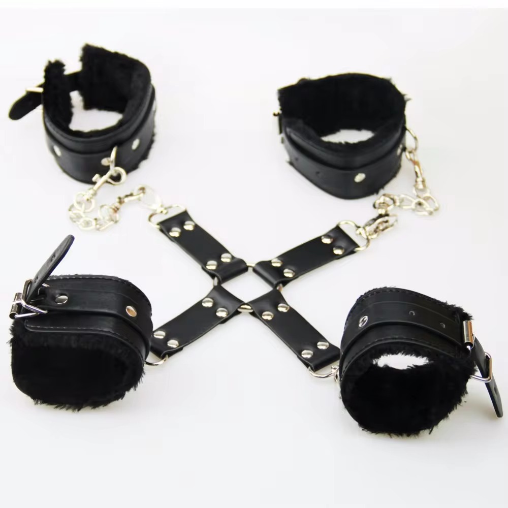 Dụng cụ BDSM trói tay chân gia tăng khoái cảm trải nghiệm mới 