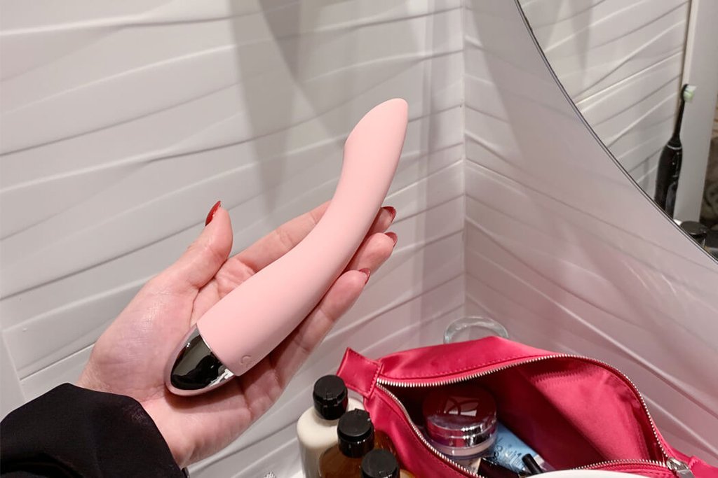 Máy mát xa điểm G Svakom Amy cao cấp sang trọng cho trải nghiệm mới