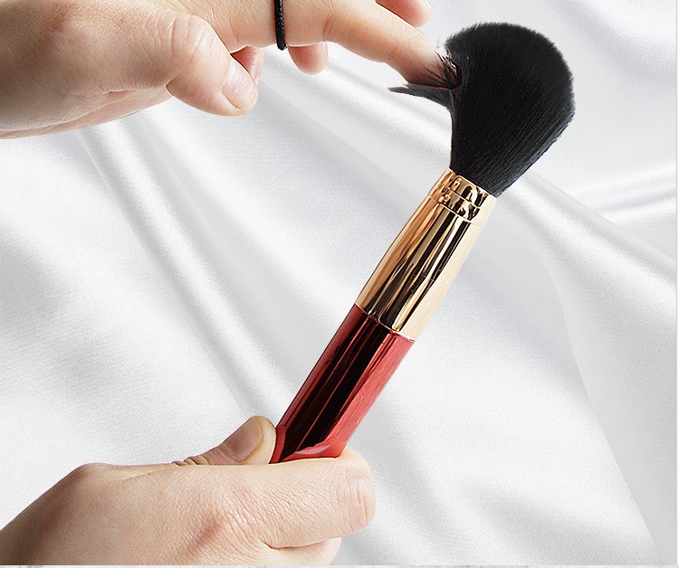 Que rung mini cọ trang điểm siêu nhỏ gọn đỉnh cao rung mạnh