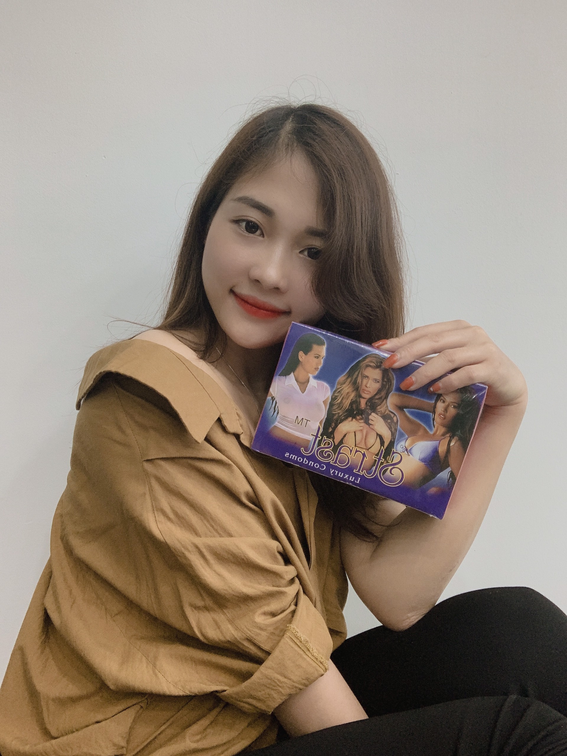 Bao Cao Su Strast Hương Dâu Gai Nổi Hấp Dẫn Hộp 72 Cái