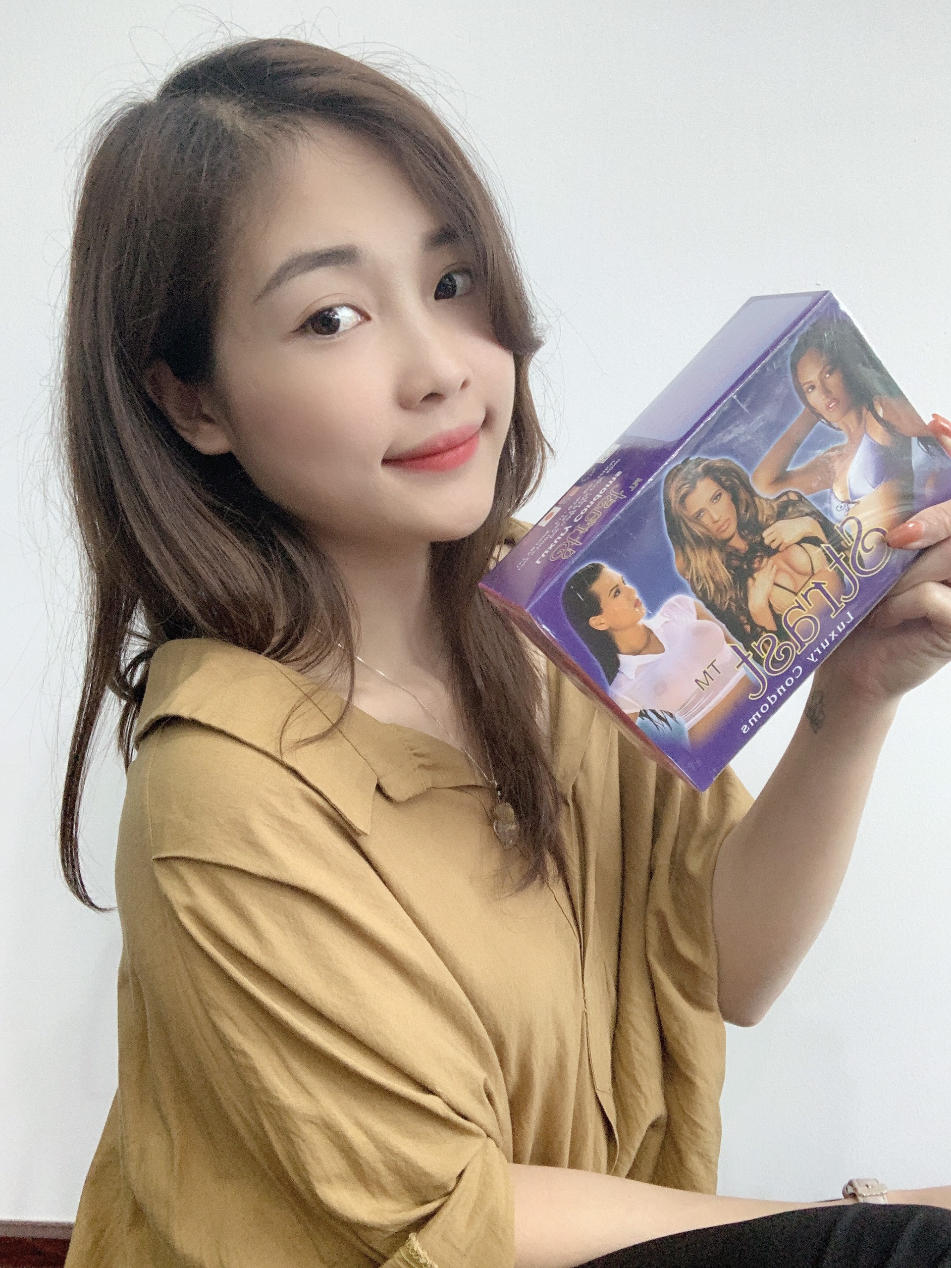 Bao Cao Su Strast Hương Dâu Gai Nổi Hấp Dẫn Hộp 72 Cái
