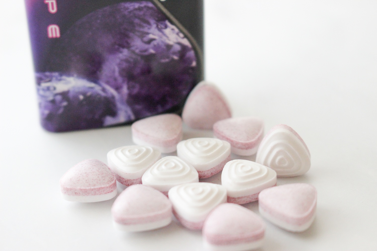 Kẹo ngậm Frisk Neo Nhật Bản thơm mát hấp dẫn cho tình yêu