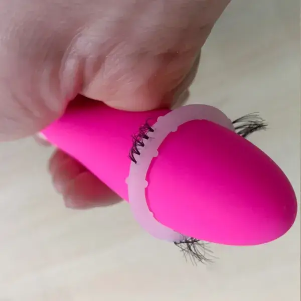 Vòng lông thú đeo cu 3 chùm DC48B bằng silicone với lông mềm mại mơn trớn và kích thích âm đạo phụ nữ khi quan hệ.