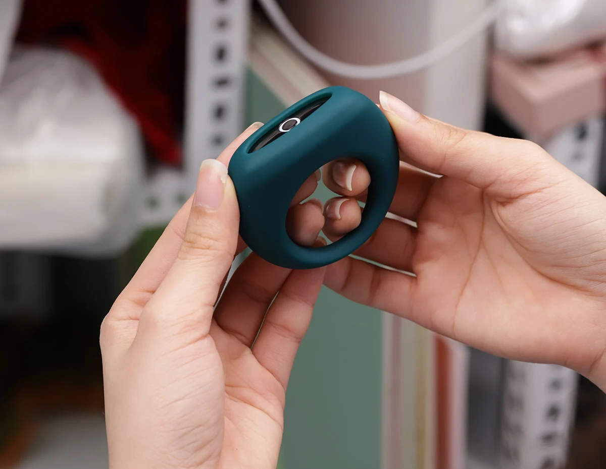 Magic Motion Dante II Smart Phone Control Vibrating Ring