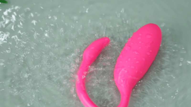 Thiên nga Flamingo điều khiển từ xa qua điện thoại cực dễ dàng
