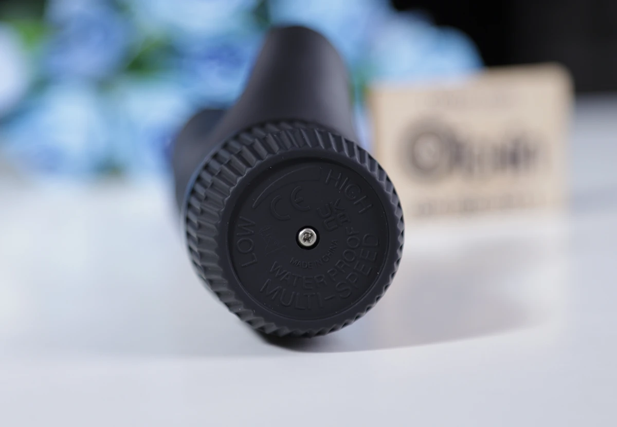 Dương vật giả CalExotics Black Velvet Clit Arouser rung đa tần số Dương vật giả CalExotics Black Velvet Clit Arouser rung đa tần số