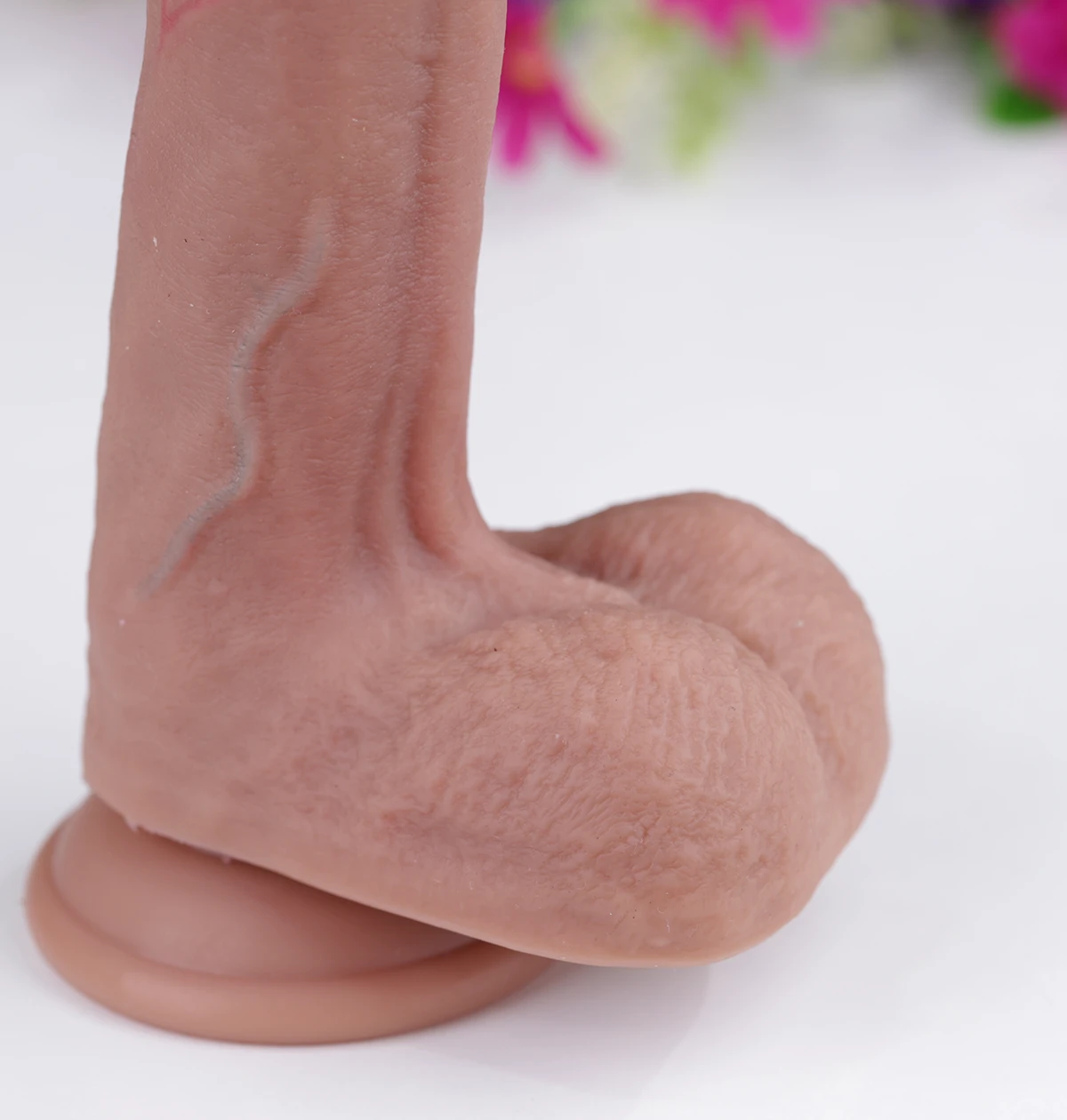 Cu Giả Lovetoy 9 Inch Gân Guốc Đế Hít Tường Kích Thích Mạnh Mẽ