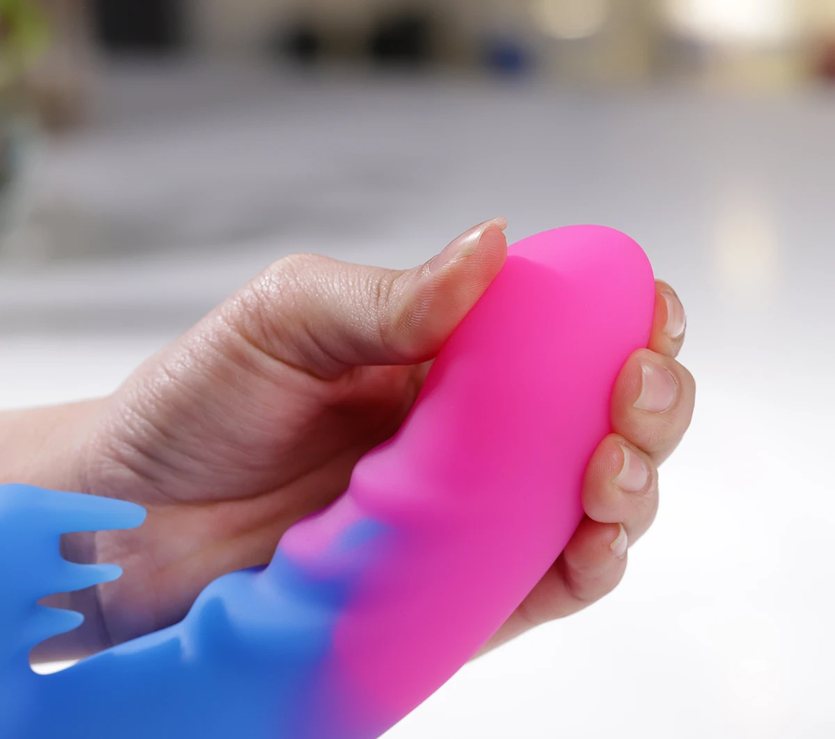 Dương vật giả Loving World CT1917 rung ngoáy lưỡi đa chế độ