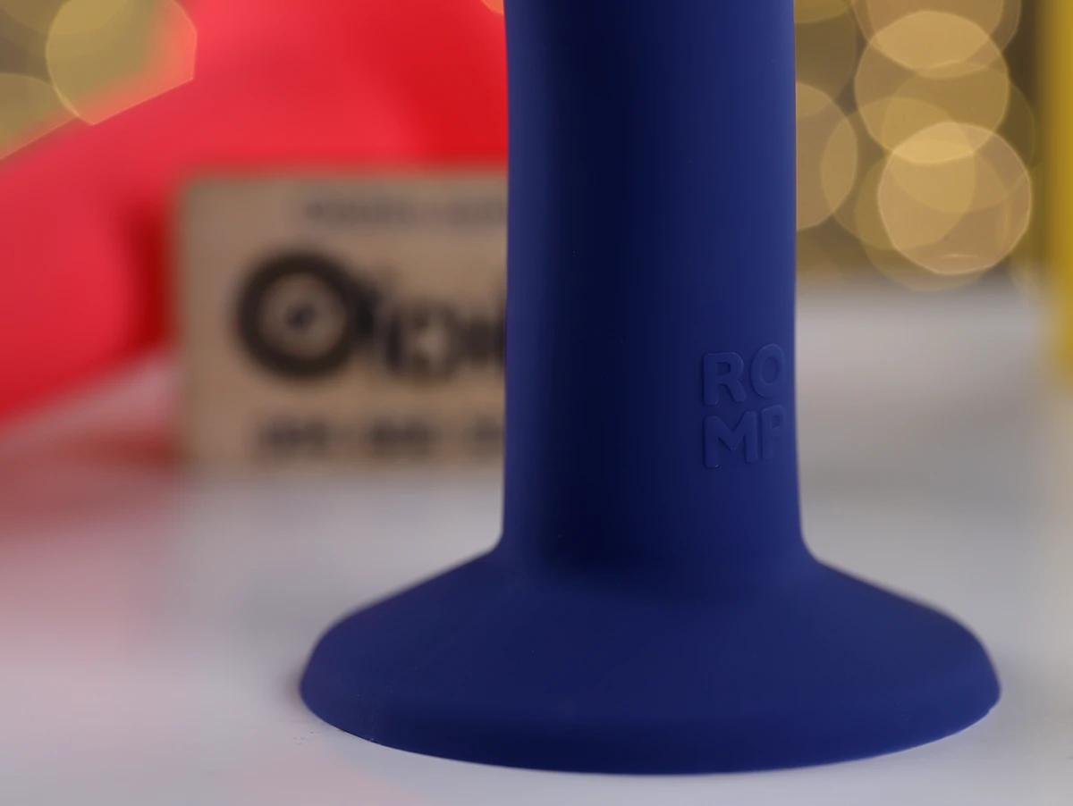Dương vật giả ROMP silicone mềm mịn gắn tường siêu thực