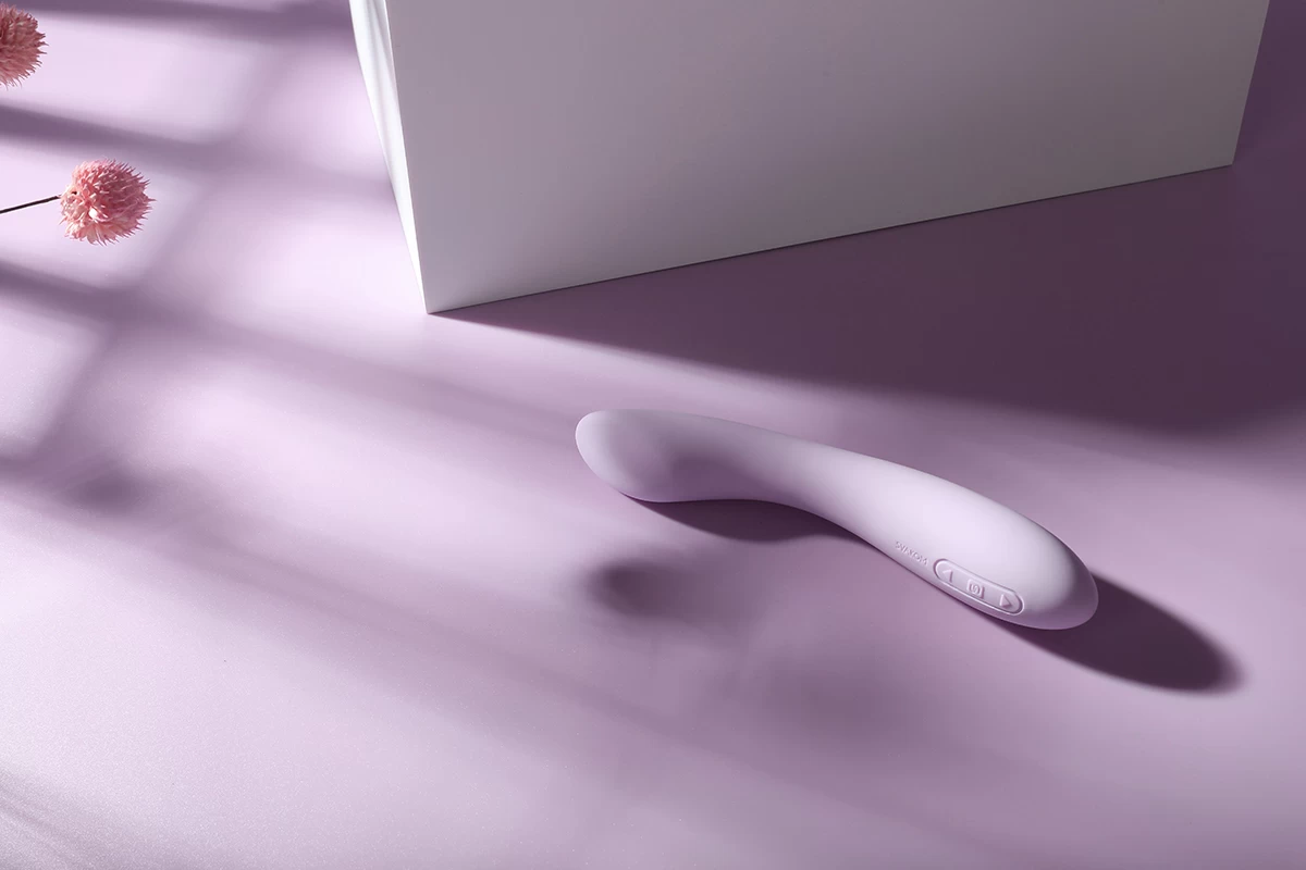 SVAKOM AMY 2 Curved Intelligent Silicone Vibrator G-Spot Stimulation