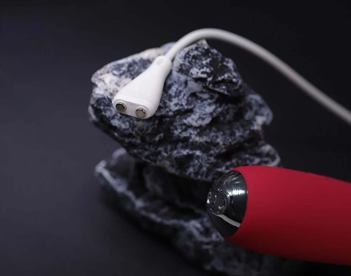 Shop bán Svakom IRIS mini rung mạnh mẽ với 5 chế độ độc đáo loại tốt Shop bán Svakom IRIS mini rung mạnh mẽ với 5 chế độ độc đáo loại tốt