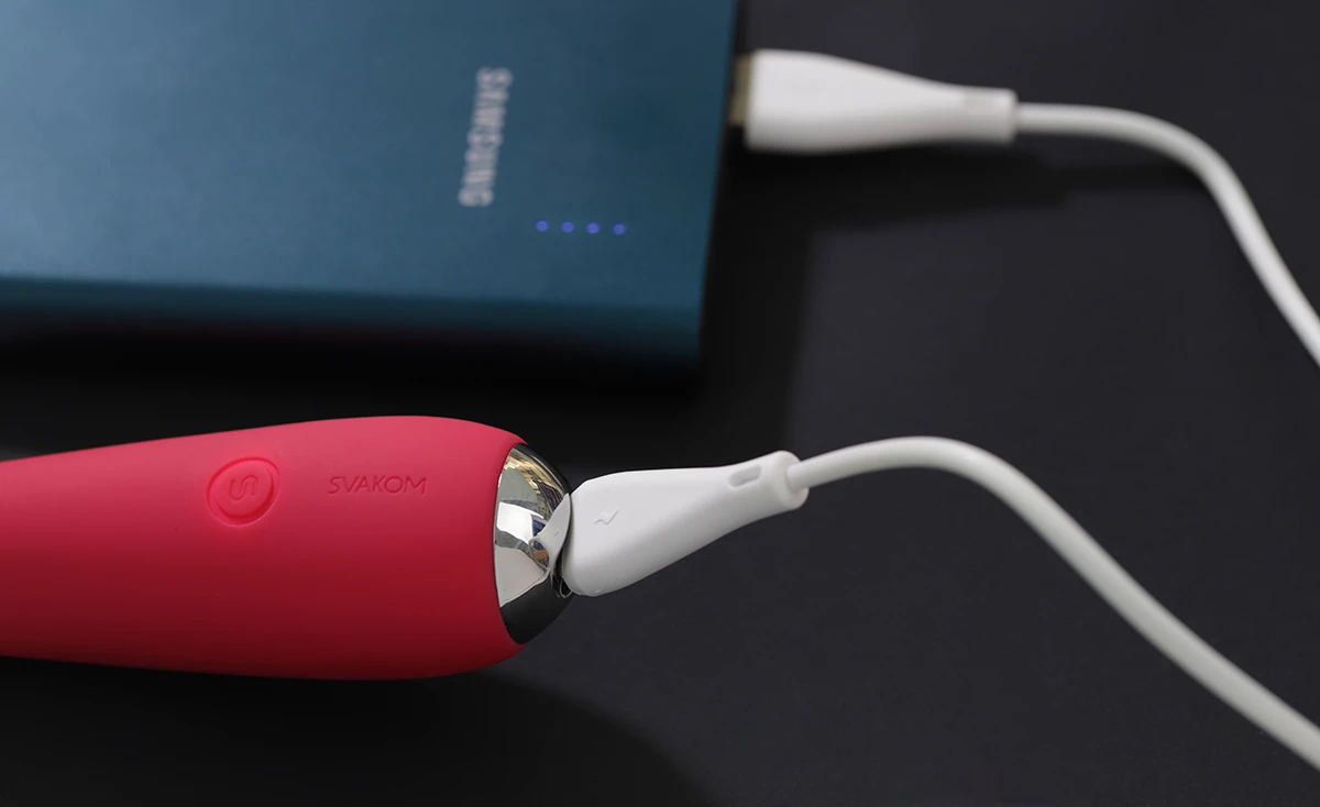 Shop bán Svakom IRIS mini rung mạnh mẽ với 5 chế độ độc đáo loại tốt Shop bán Svakom IRIS mini rung mạnh mẽ với 5 chế độ độc đáo loại tốt