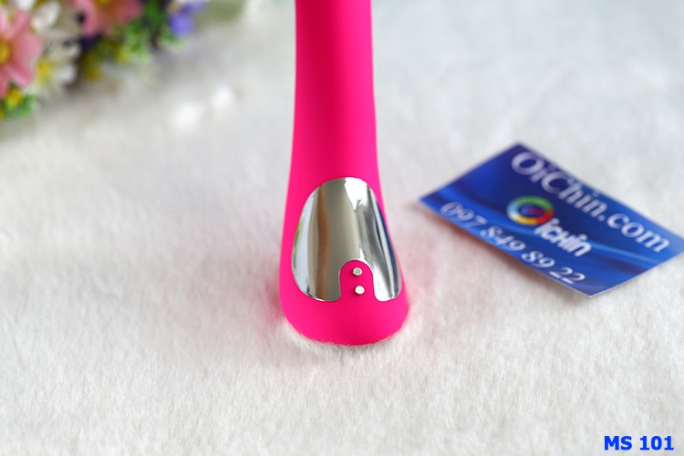 Osci 2 sử dụng pin sạc từ tính nhanh chóng. Đầu sạc nam châm, không lo làm rách silicon. Kết nối dây cáp USB với củ sạc điện thoại, laptop hay sạc dự phòng