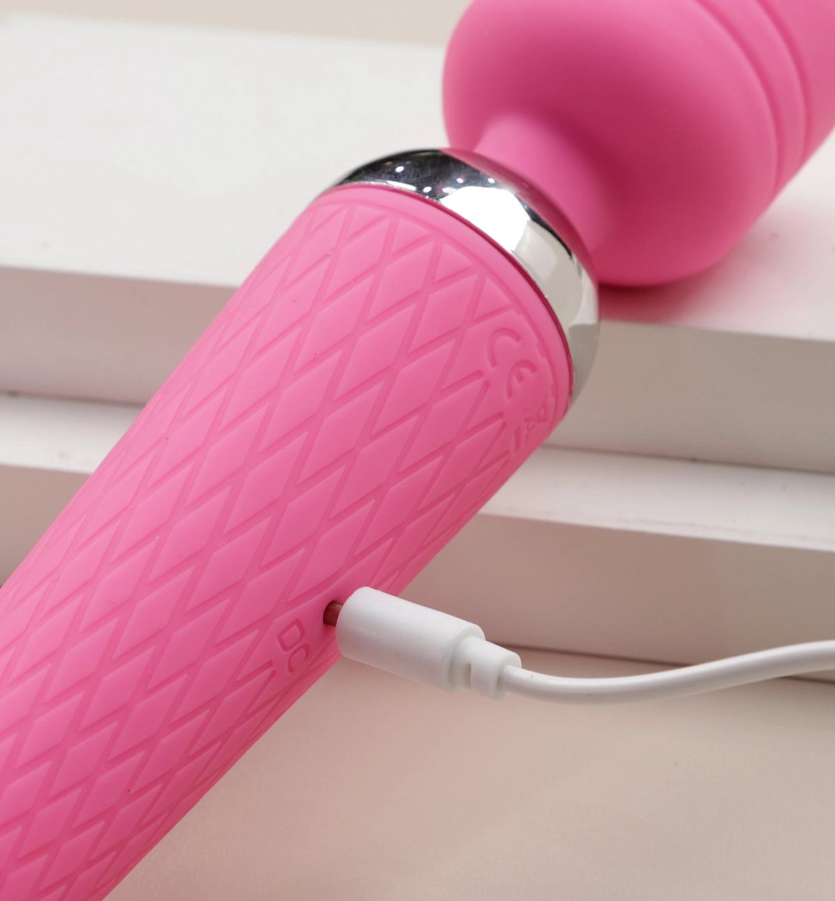 Máy massage mini rung cực mạnh xoay tròn 360 độ tiện lợi