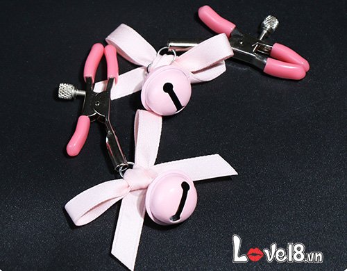 Bộ kẹp vú bạo dâm có lục lạc đính nơ BZ09E mua ở đâu giá rẻ