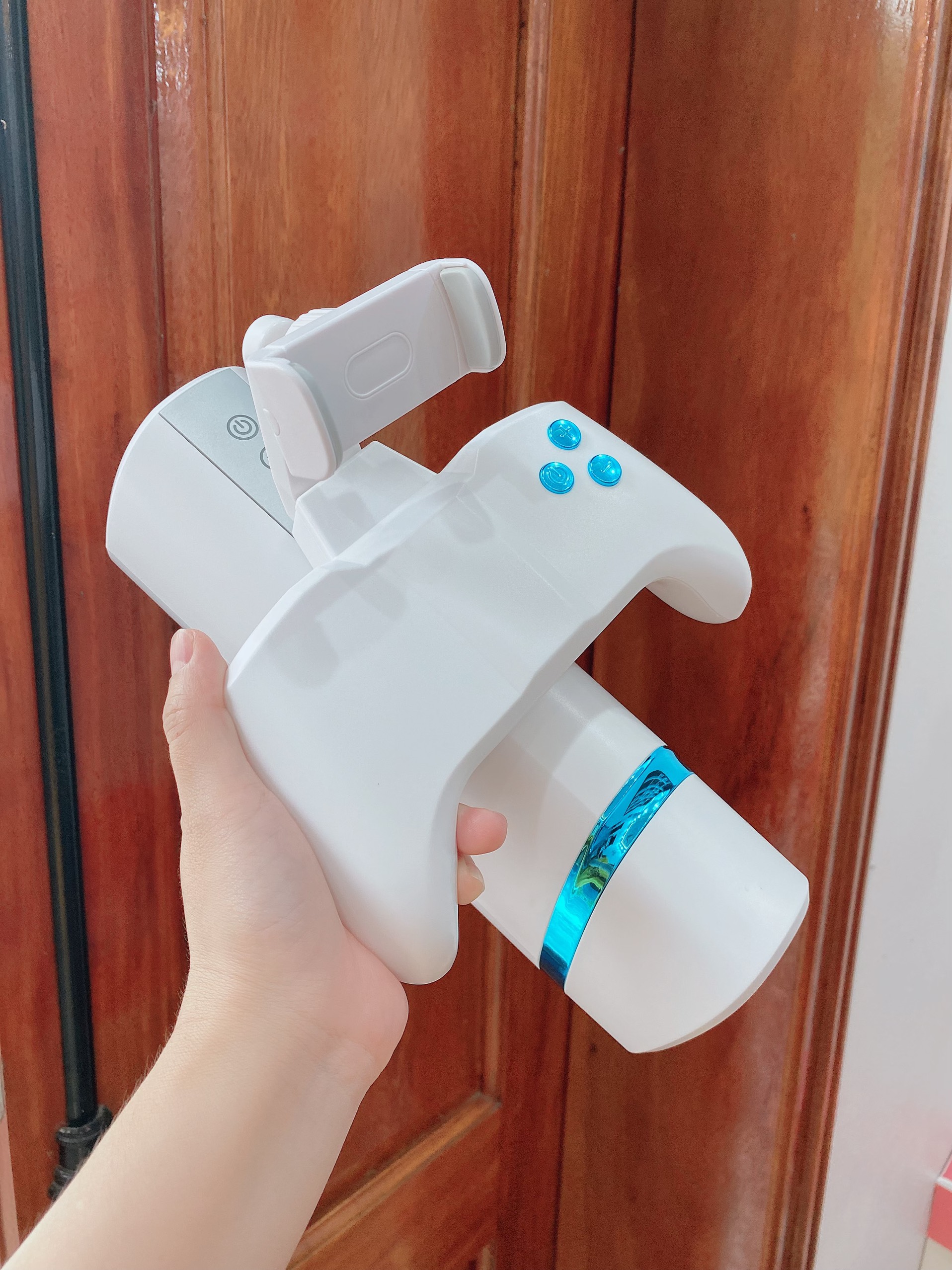 Máy bút mút tự động tích hợp khay điện thoại tiện lợi mua ngay