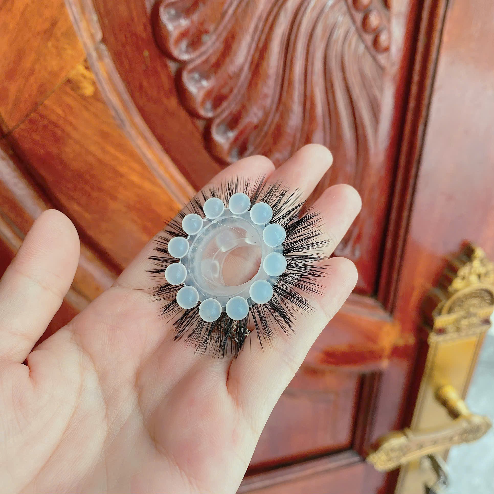 Vòng lông thú mắt cừu mí dê bi sang chảnh giá tốt